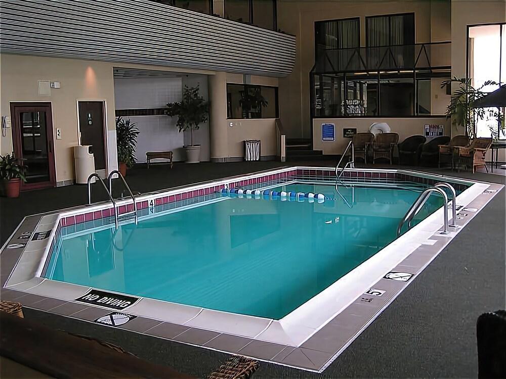 Crowne Plaza Hotel Hickory By Ihg Bagian luar foto
