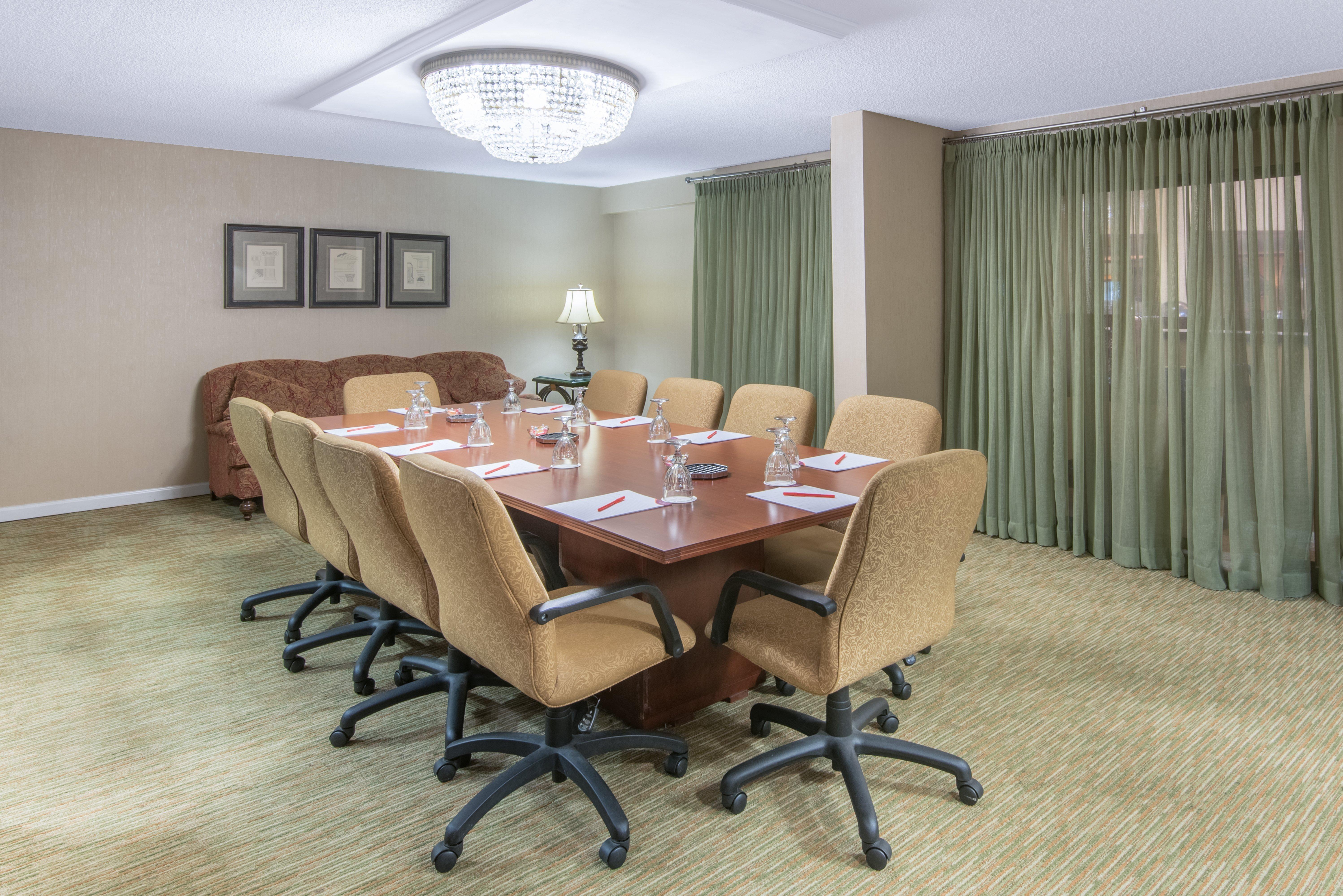 Crowne Plaza Hotel Hickory By Ihg Bagian luar foto